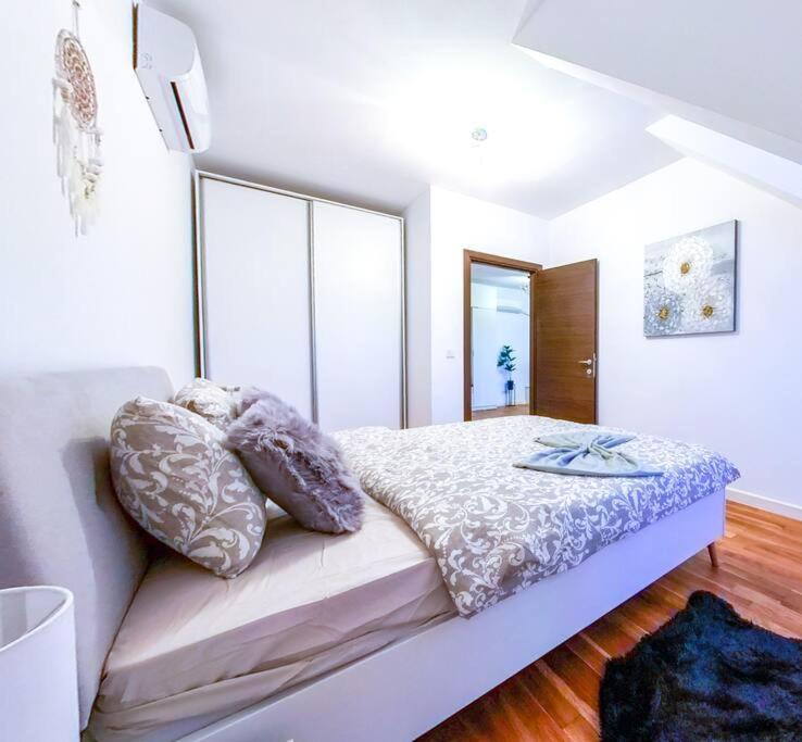 Bucharest Central D Apartment ภายนอก รูปภาพ