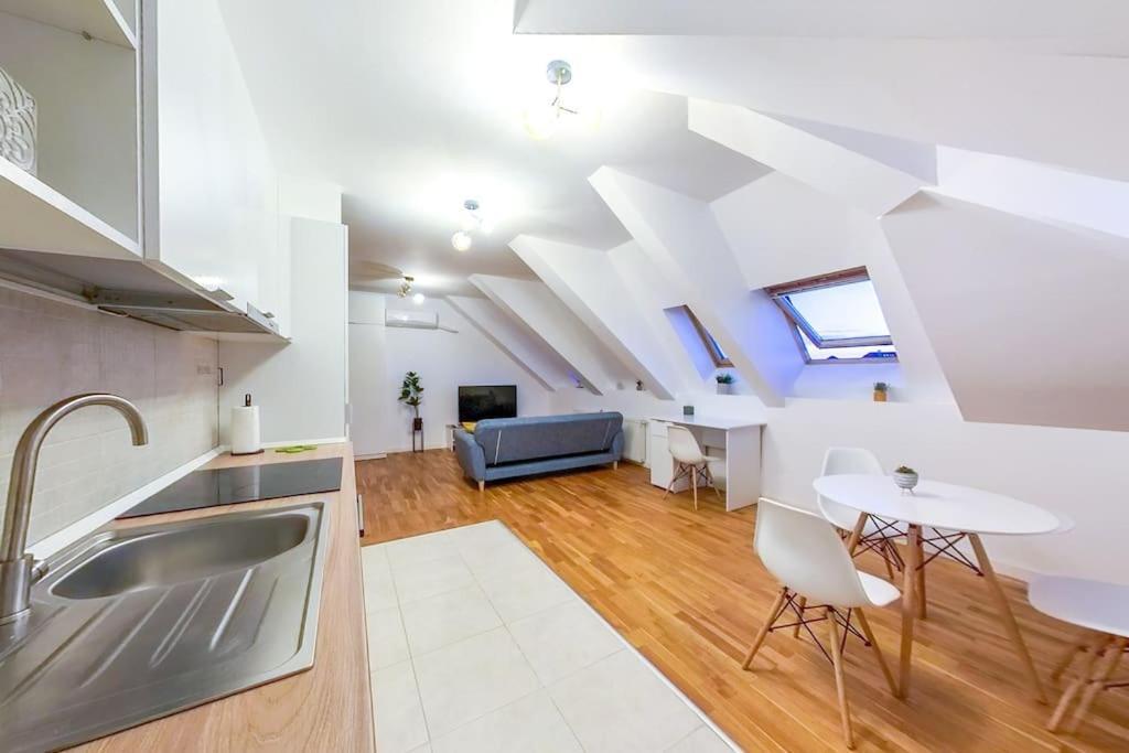 Bucharest Central D Apartment ภายนอก รูปภาพ