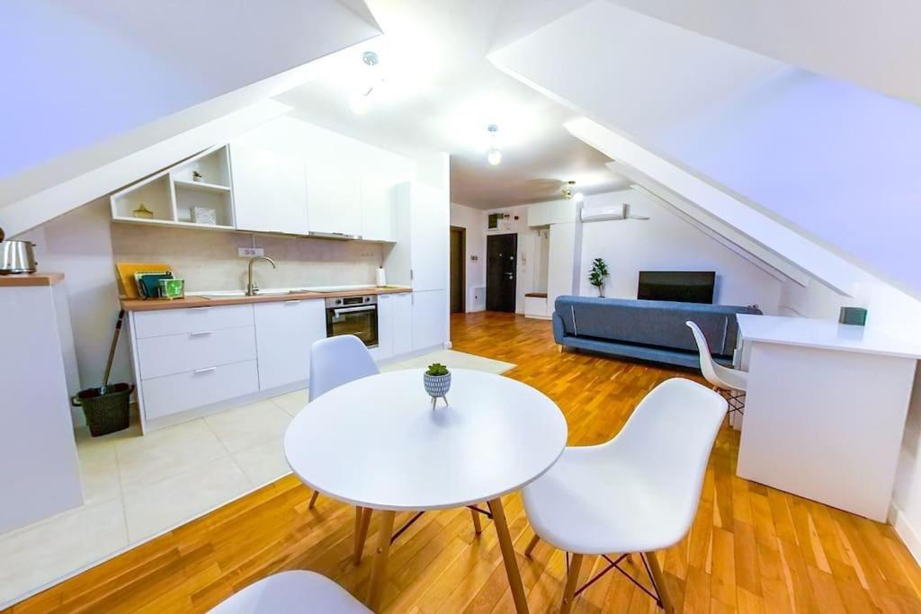 Bucharest Central D Apartment ภายนอก รูปภาพ